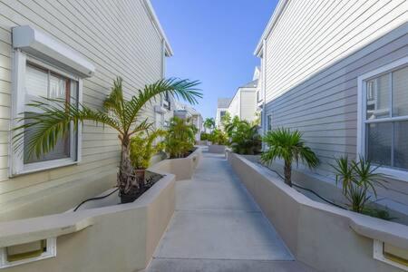 New Casa Caribe By Brightwild- Two-Story Condo Rooftop Pool Key West Eksteriør bilde