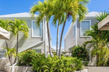 New Casa Caribe By Brightwild- Two-Story Condo Rooftop Pool Key West Eksteriør bilde