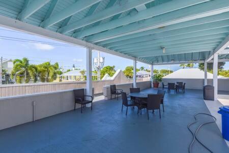 New Casa Caribe By Brightwild- Two-Story Condo Rooftop Pool Key West Eksteriør bilde